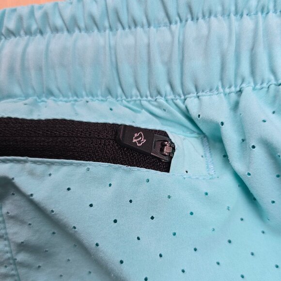 Women's Rabbit Repeat 2" Shorts Size Large - Picture 11 of 11